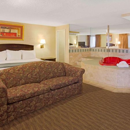Days Inn By Wyndham Silver Spring Exteriér fotografie