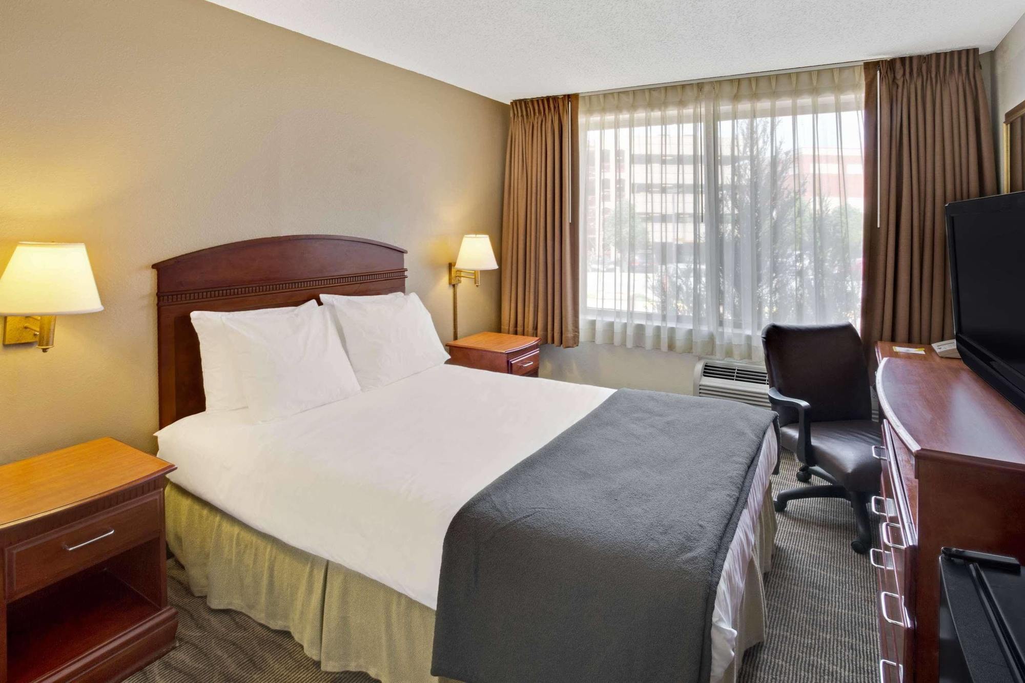 Days Inn By Wyndham Silver Spring Exteriér fotografie